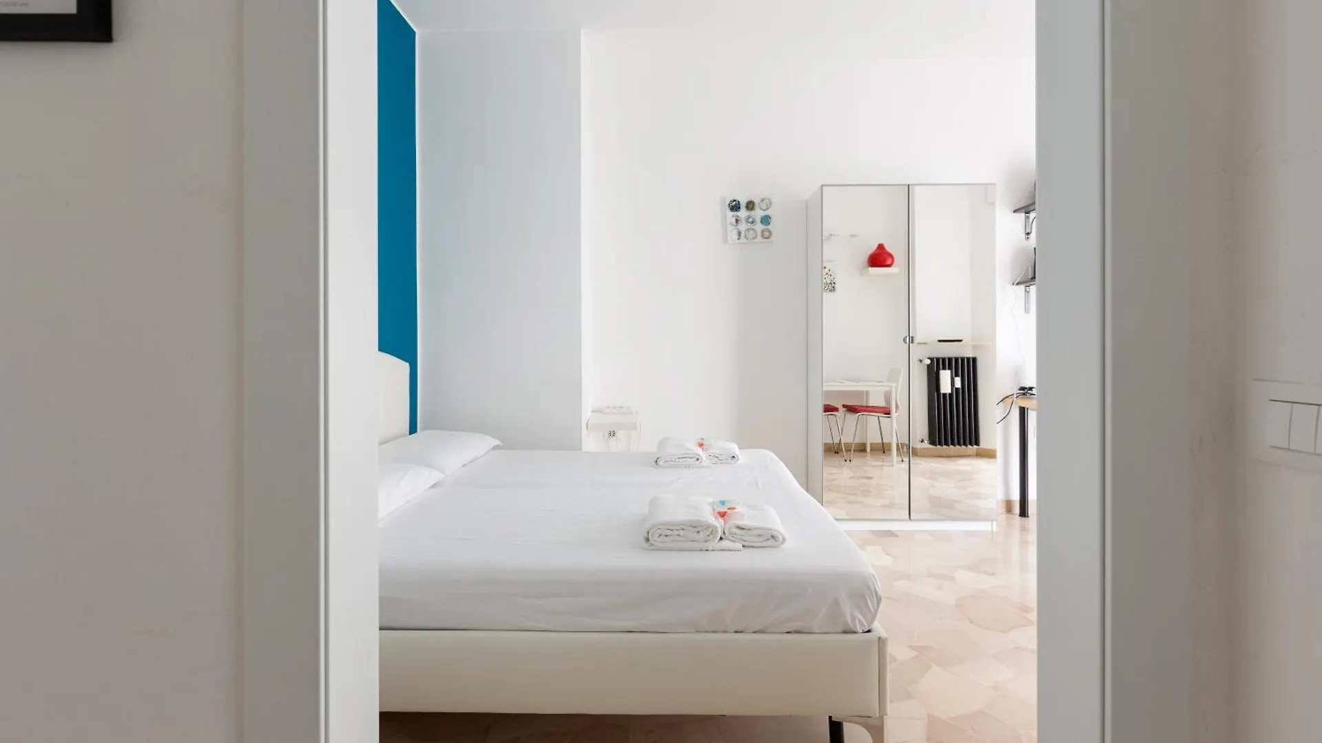 Lorenteggio-Piazza Frattini Balcony Apartment Милан Италия