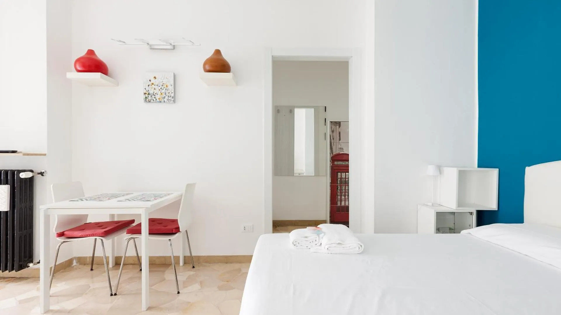 Lorenteggio-Piazza Frattini Balcony Apartment Милан