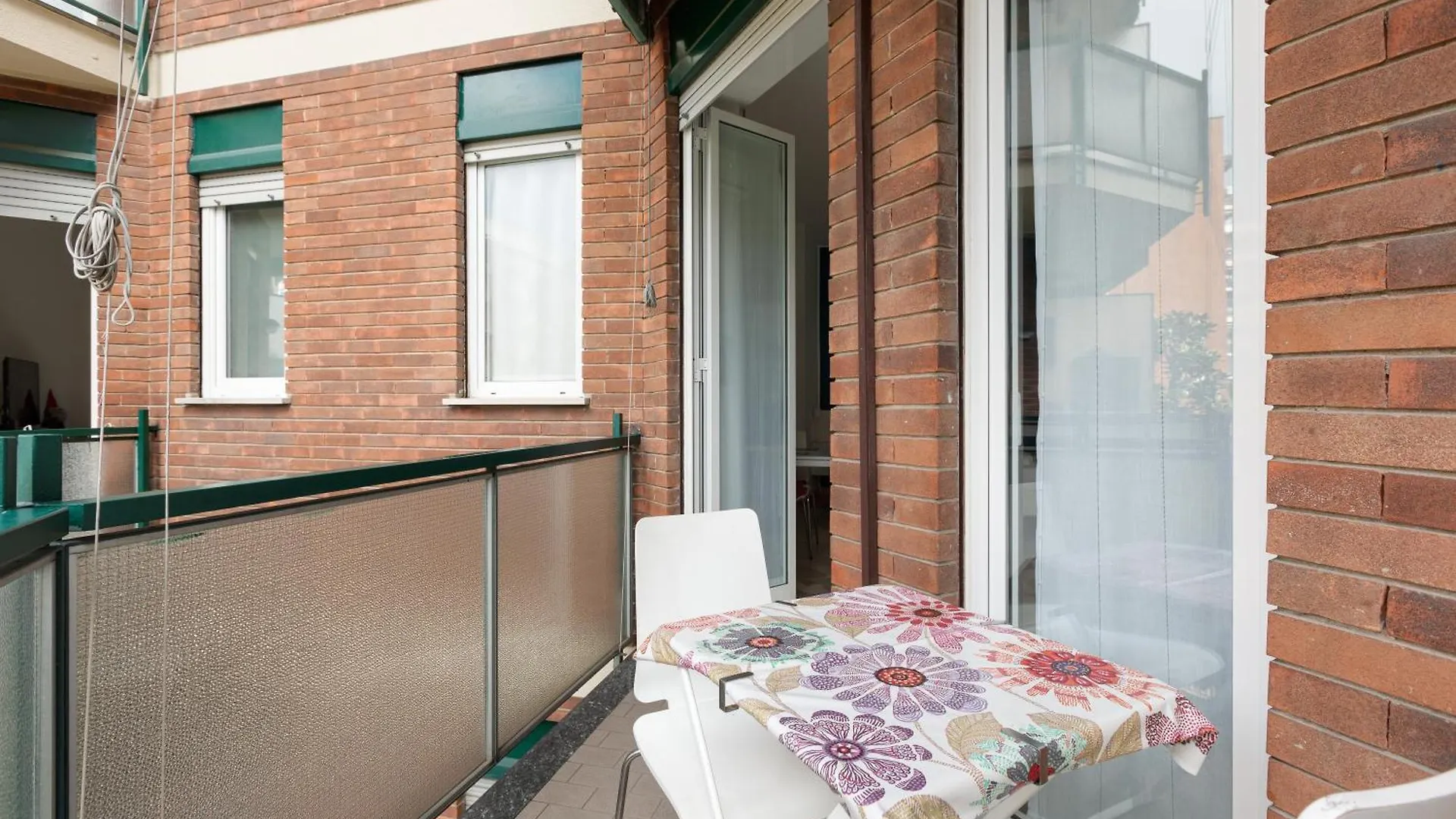 Lorenteggio-Piazza Frattini Balcony Apartment Милан 0*,